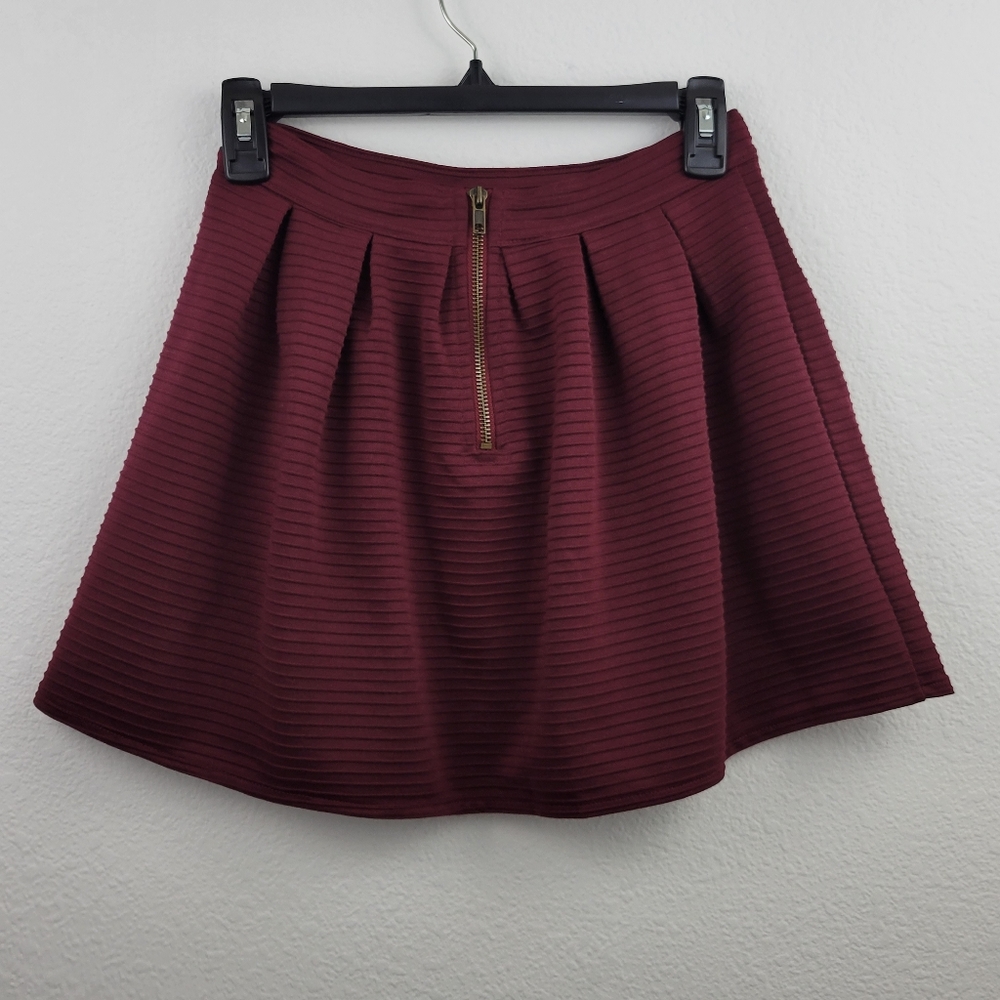 Bethany Mota Textured Burgundy Skirt Size XS - Picture 5 of 8